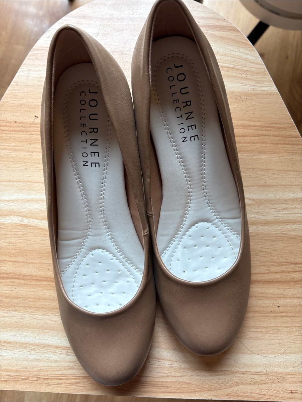 Like New! Journee Collection Tan pumps - Picture 3 of 7